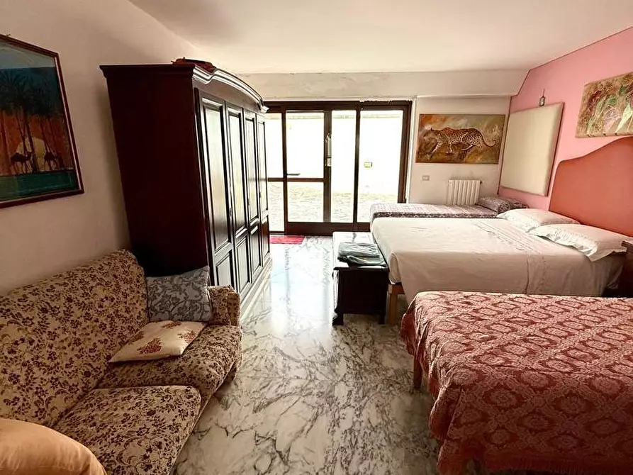 Immagine 10 di Villa in vendita  a Alessano