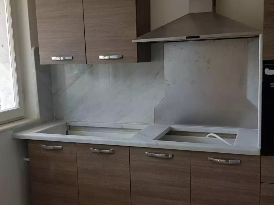 Immagine 1 di Appartamento in affitto  a Carrara