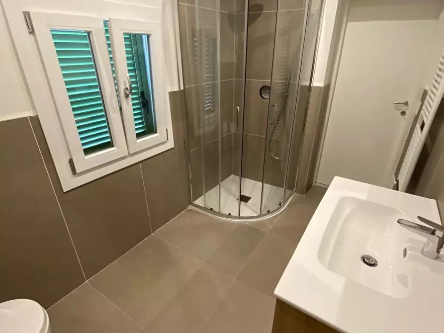 Immagine 4 di Porzione di casa in affitto  a Carrara