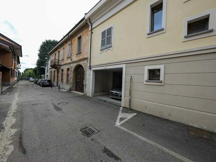 Immagine 1 di Garage in vendita  a Arluno