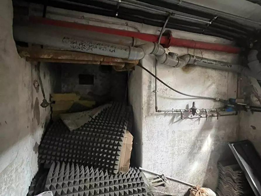 Immagine 48 di Magazzino in vendita  a Chianocco