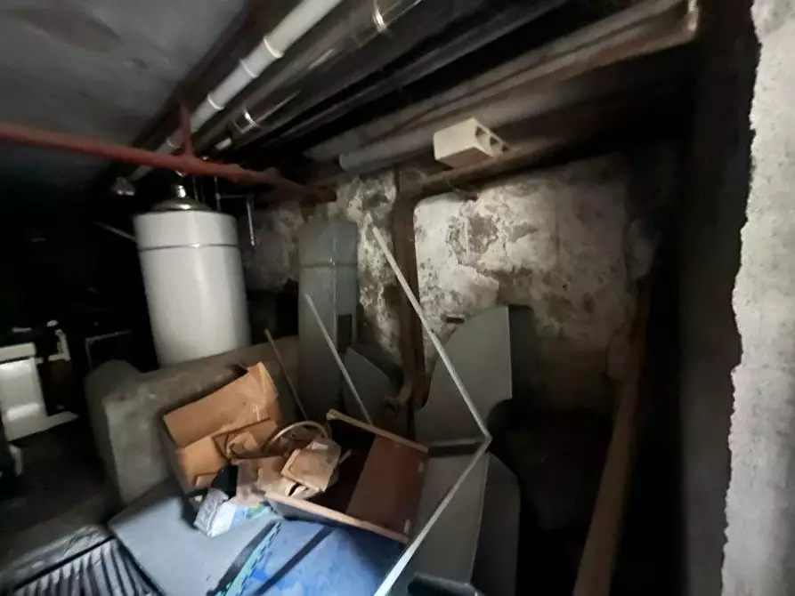 Immagine 47 di Magazzino in vendita  a Chianocco