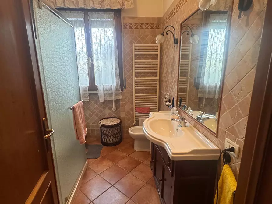 Immagine 2 di Villa in vendita  a Pisa