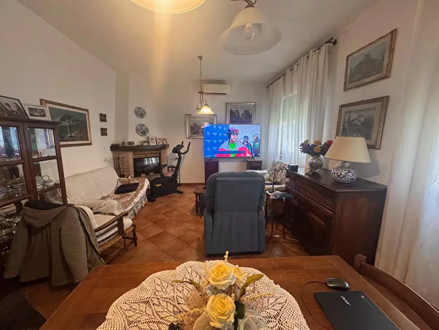 Immagine 1 di Villa in vendita  a Pisa
