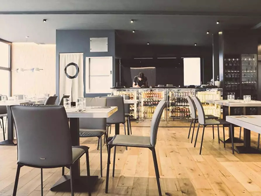 Immagine 1 di Locale commerciale in vendita  a Lucca