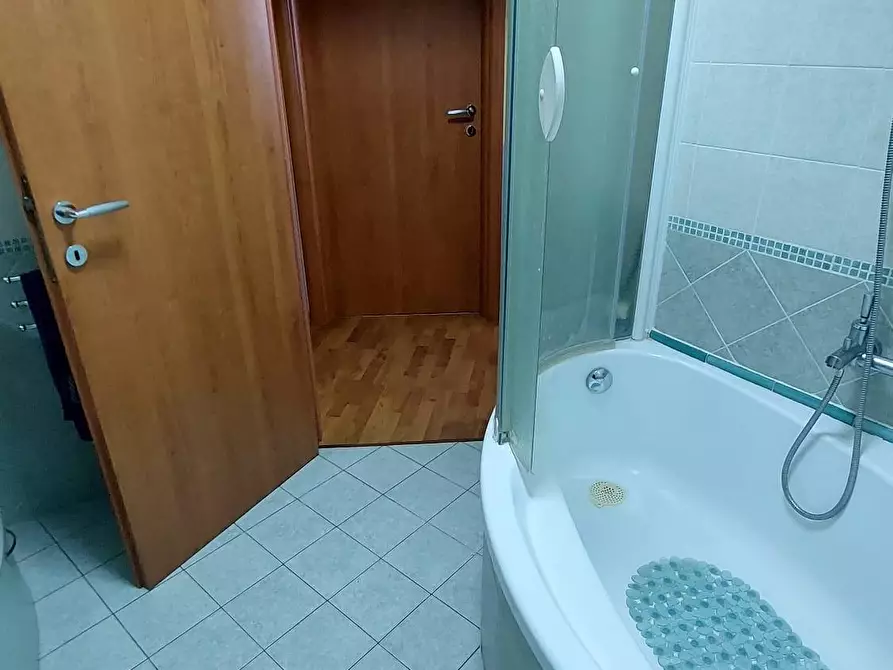 Immagine 14 di Appartamento in vendita  a Pontedera