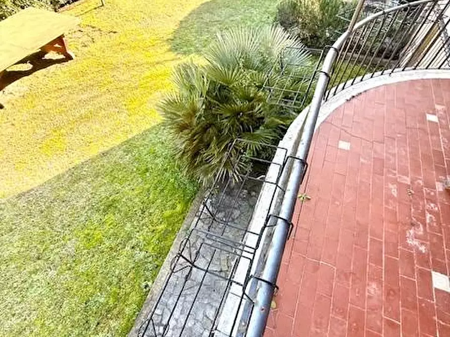 Immagine 8 di Casa indipendente in vendita  a Camaiore