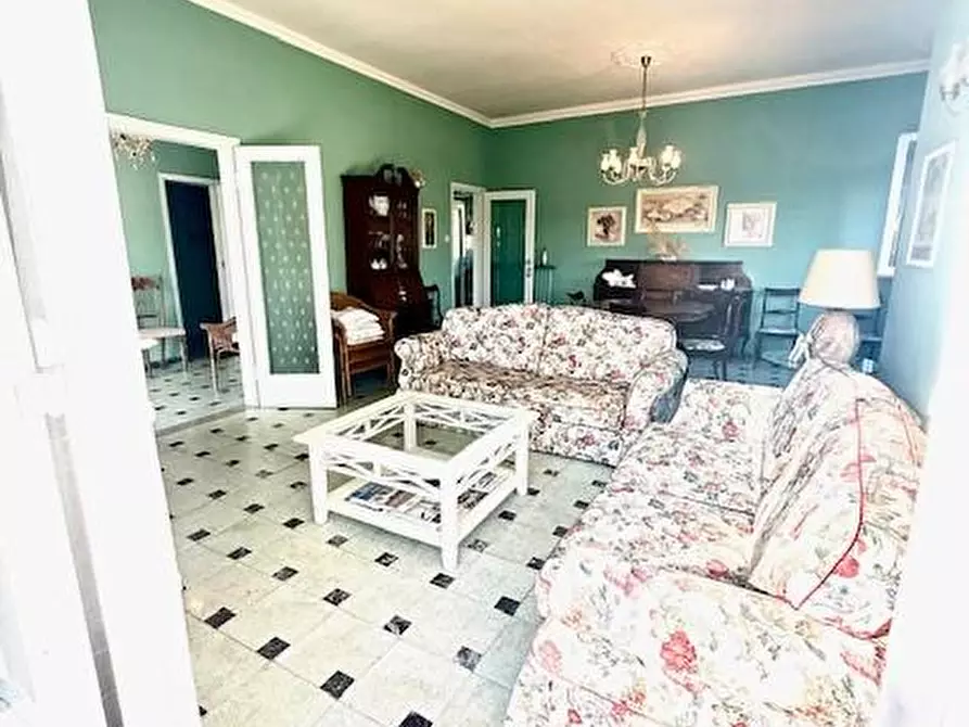 Immagine 18 di Casa indipendente in vendita  a Camaiore