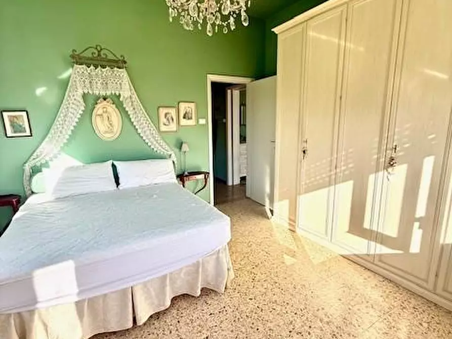 Immagine 12 di Casa indipendente in vendita  a Camaiore