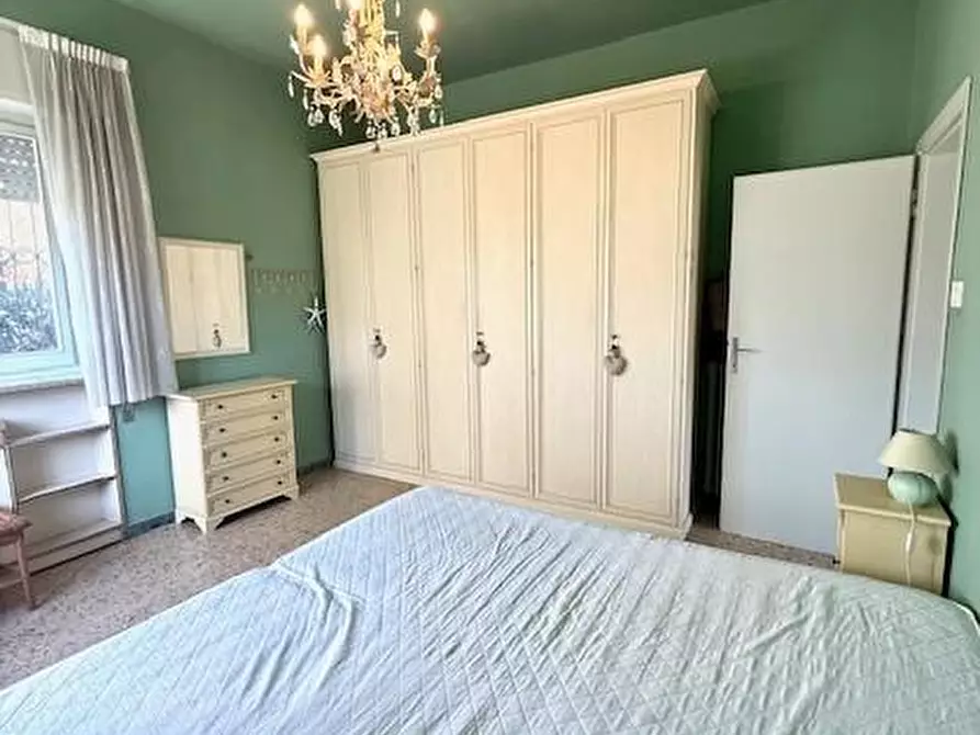 Immagine 17 di Casa indipendente in vendita  a Camaiore