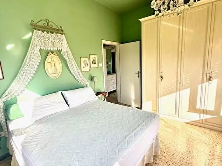 Immagine 14 di Casa indipendente in vendita  a Camaiore