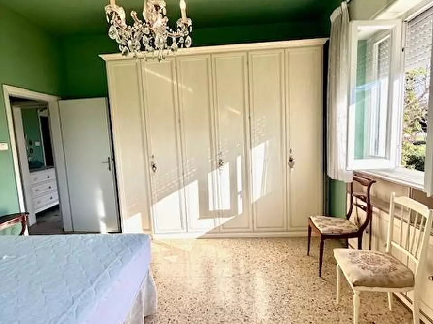 Immagine 13 di Casa indipendente in vendita  a Camaiore
