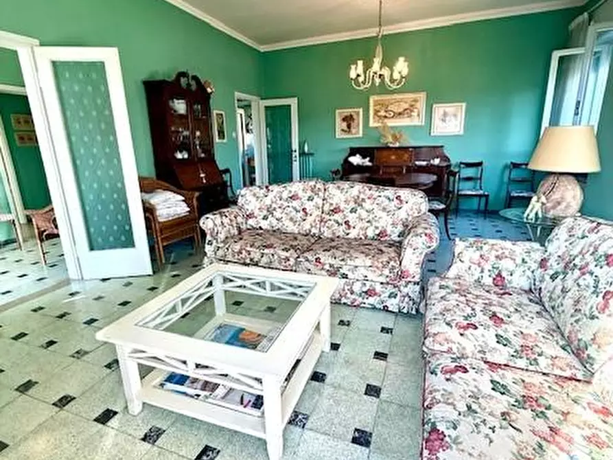 Immagine 1 di Casa indipendente in vendita  a Camaiore