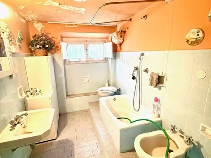 Immagine 22 di Casa indipendente in vendita  a Camaiore