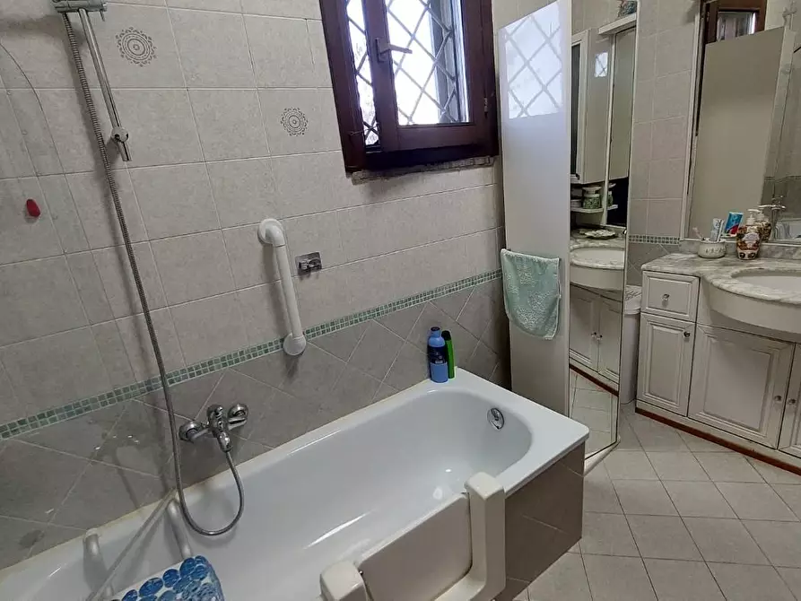 Immagine 10 di Appartamento in vendita  a Pontedera