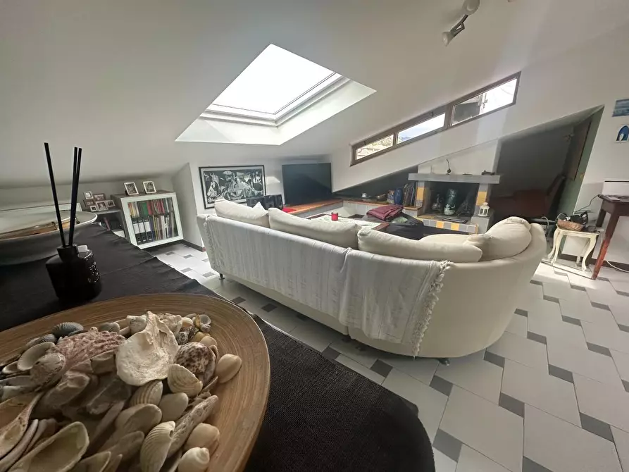 Immagine 3 di Mansarda in vendita  a Viareggio