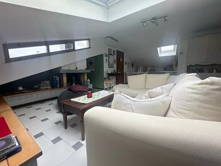 Immagine 4 di Mansarda in vendita  a Viareggio