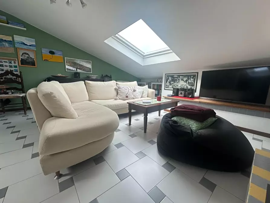 Immagine 2 di Mansarda in vendita  a Viareggio