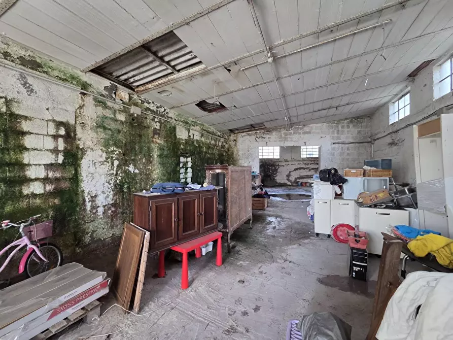 Immagine 19 di Attività artigianale in vendita  a Capannori