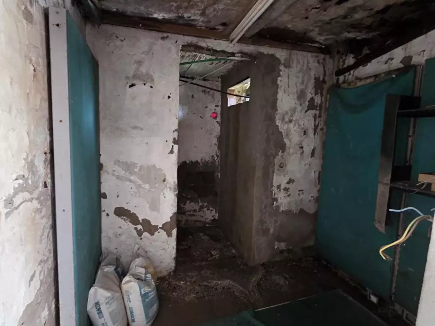 Immagine 20 di Attività artigianale in vendita  a Capannori