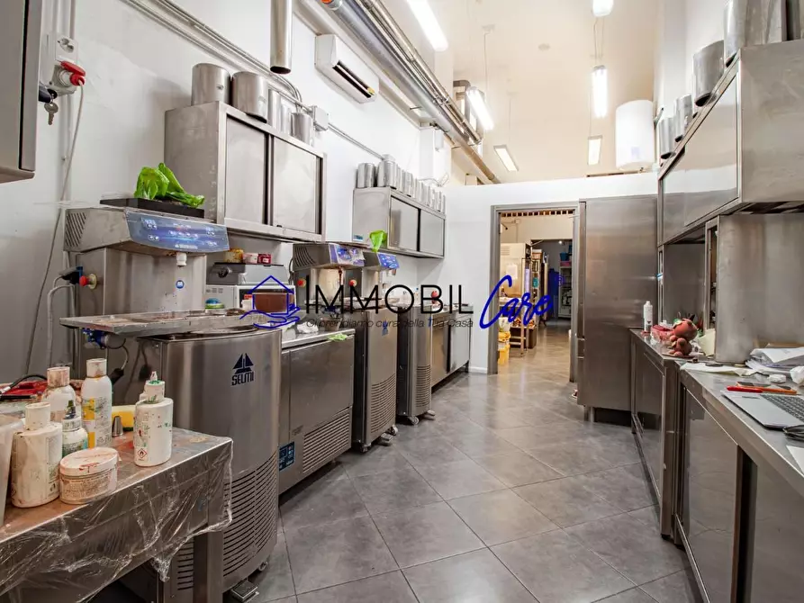 Immagine 6 di Locale commerciale in affitto  a Livorno