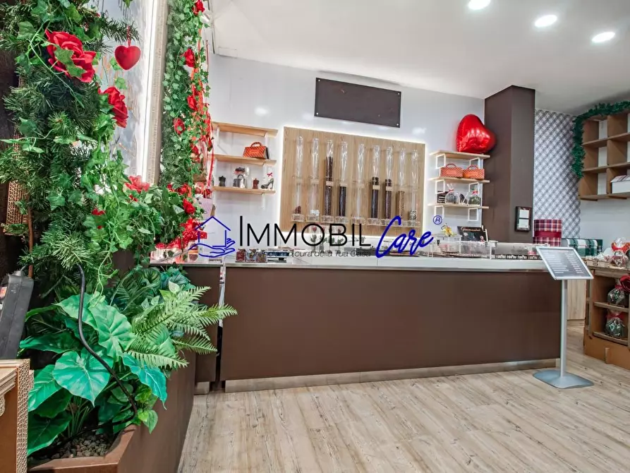 Immagine 5 di Locale commerciale in affitto  a Livorno