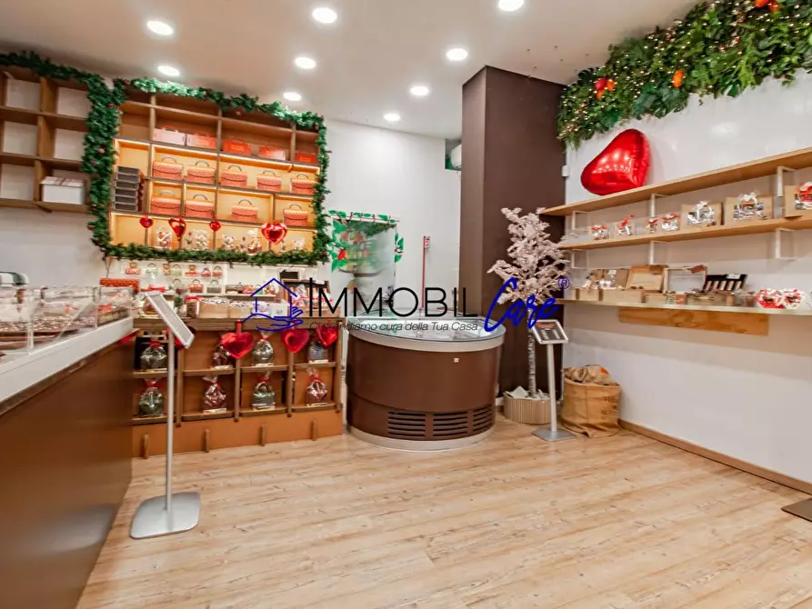 Immagine 2 di Locale commerciale in affitto  a Livorno