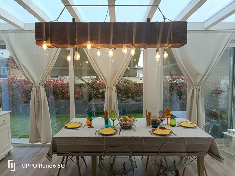 Immagine 6 di Villa in vendita  a Massa