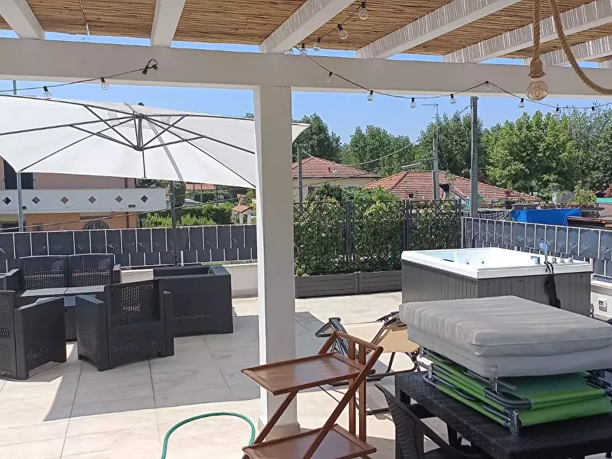 Immagine 20 di Villa in vendita  a Massa