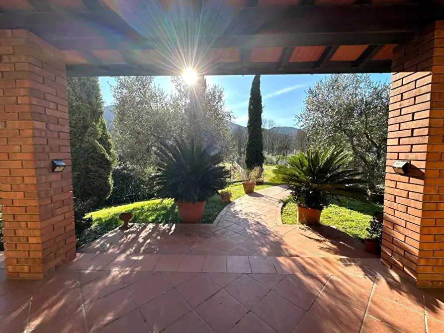 Immagine 48 di Villa in vendita  a Lucca