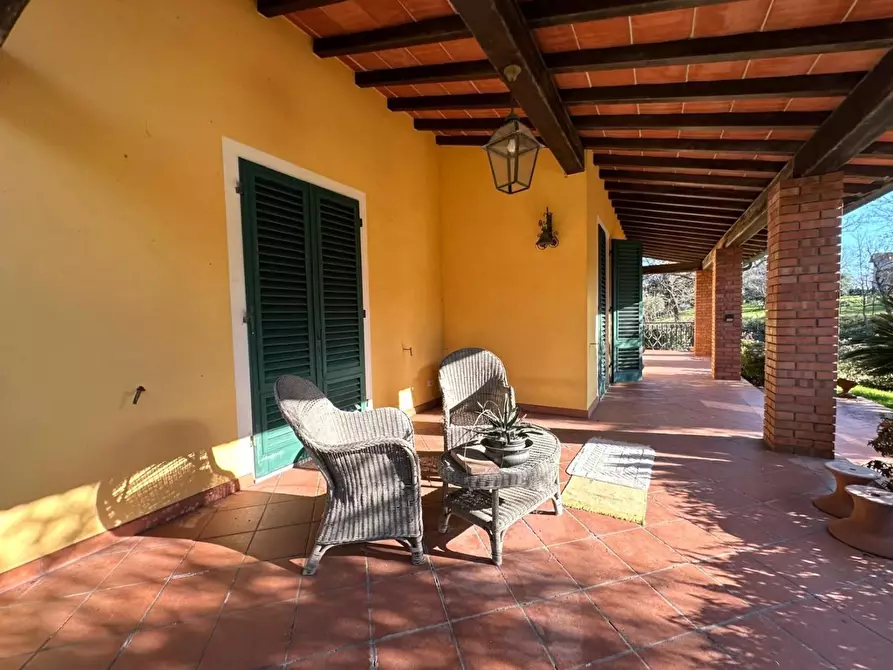 Immagine 11 di Villa in vendita  a Lucca