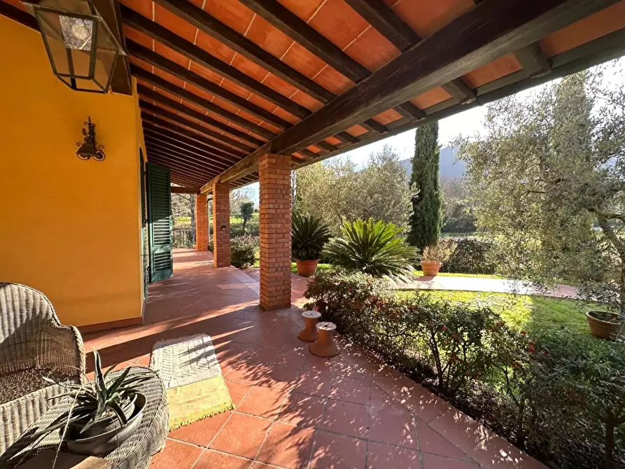 Immagine 10 di Villa in vendita  a Lucca