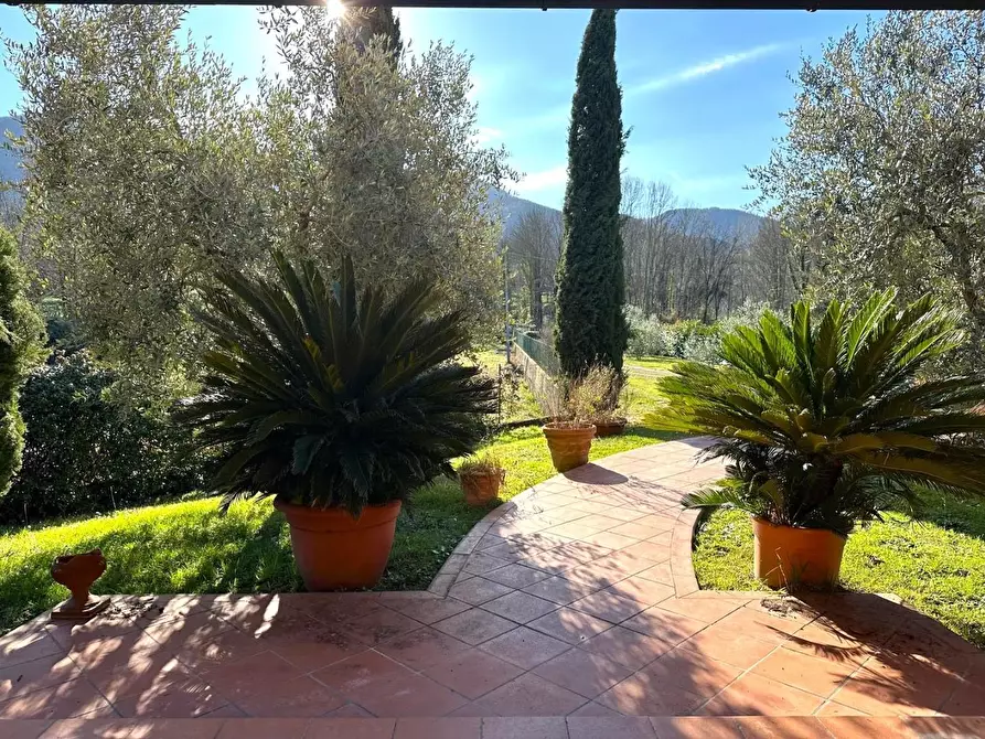 Immagine 47 di Villa in vendita  a Lucca