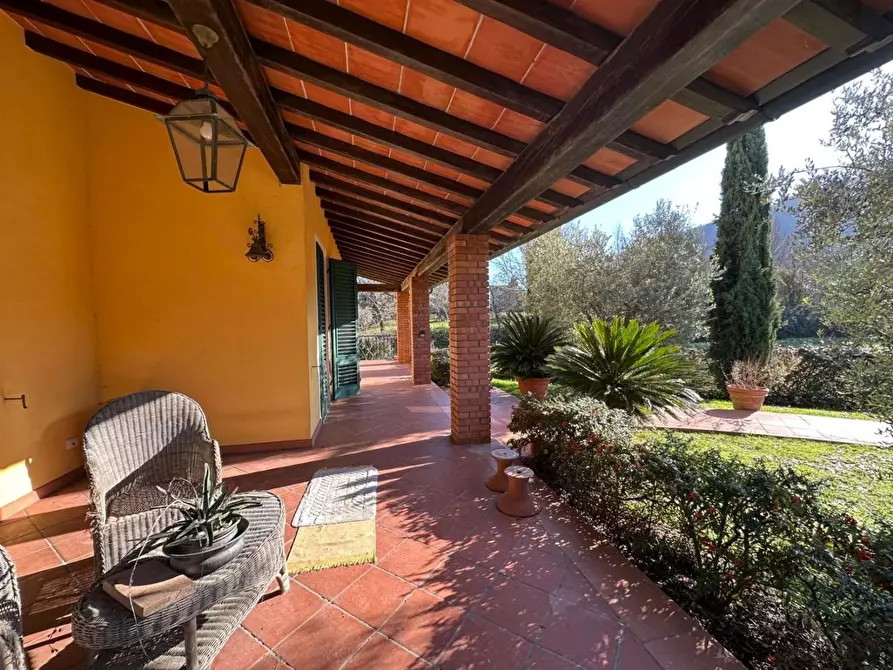 Immagine 9 di Villa in vendita  a Lucca
