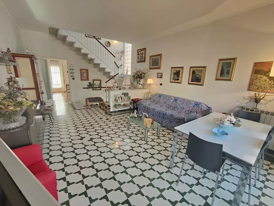 Immagine 2 di Casa semindipendente in vendita  a Viareggio