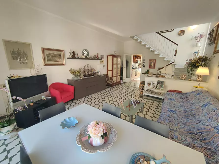 Immagine 5 di Casa semindipendente in vendita  a Viareggio