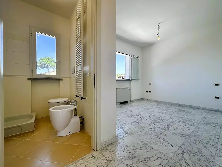 Immagine 25 di Villa in vendita  a Rosignano Marittimo