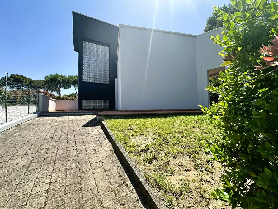 Immagine 17 di Villa in vendita  a Rosignano Marittimo