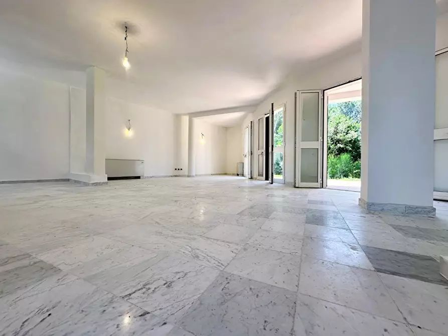 Immagine 7 di Villa in vendita  a Rosignano Marittimo