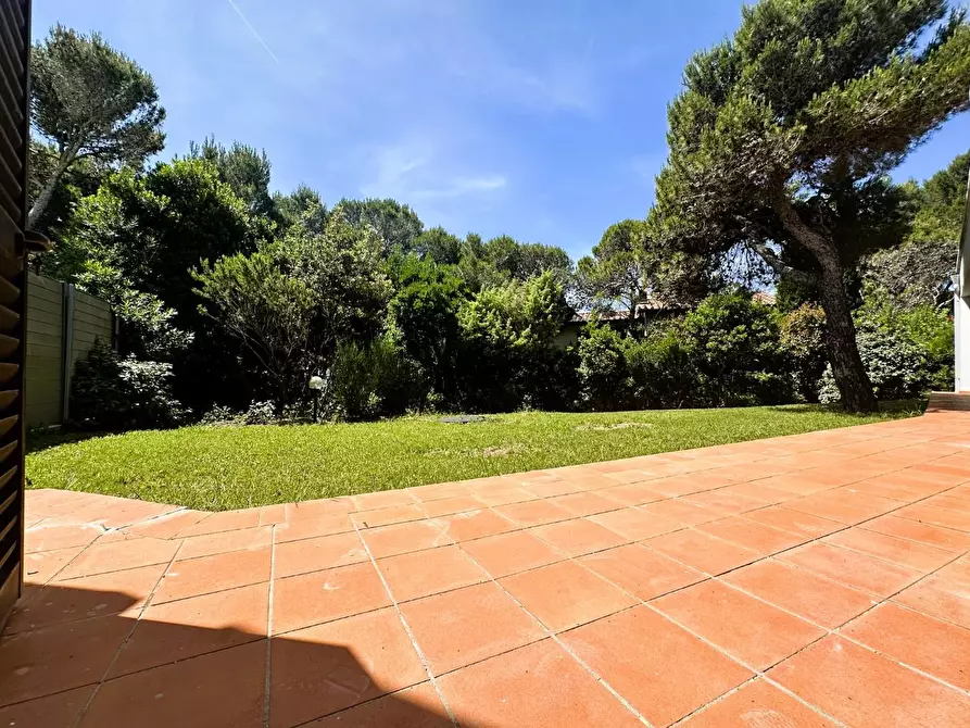 Immagine 3 di Villa in vendita  a Rosignano Marittimo