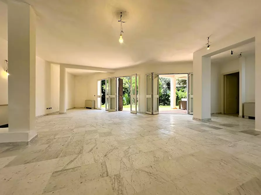 Immagine 10 di Villa in vendita  a Rosignano Marittimo