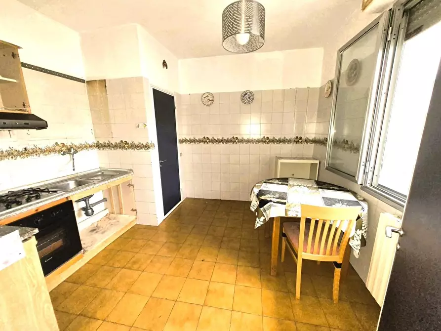 Immagine 2 di Appartamento in vendita  a Massa