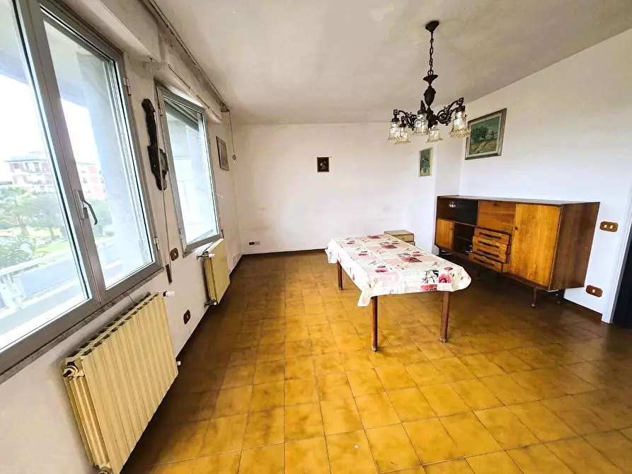 Immagine 4 di Appartamento in vendita  a Massa