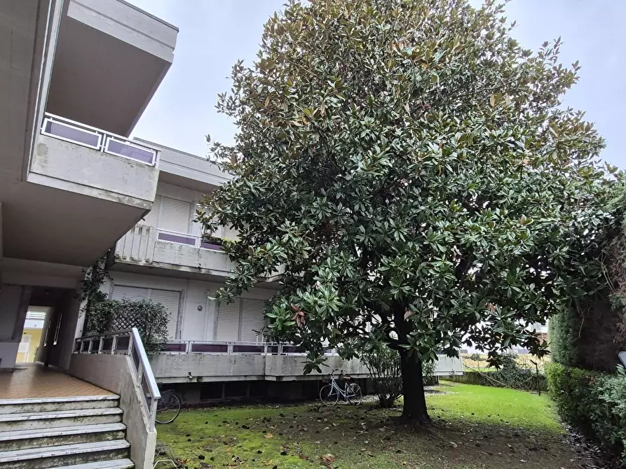 Immagine 1 di Appartamento in vendita  a Massa