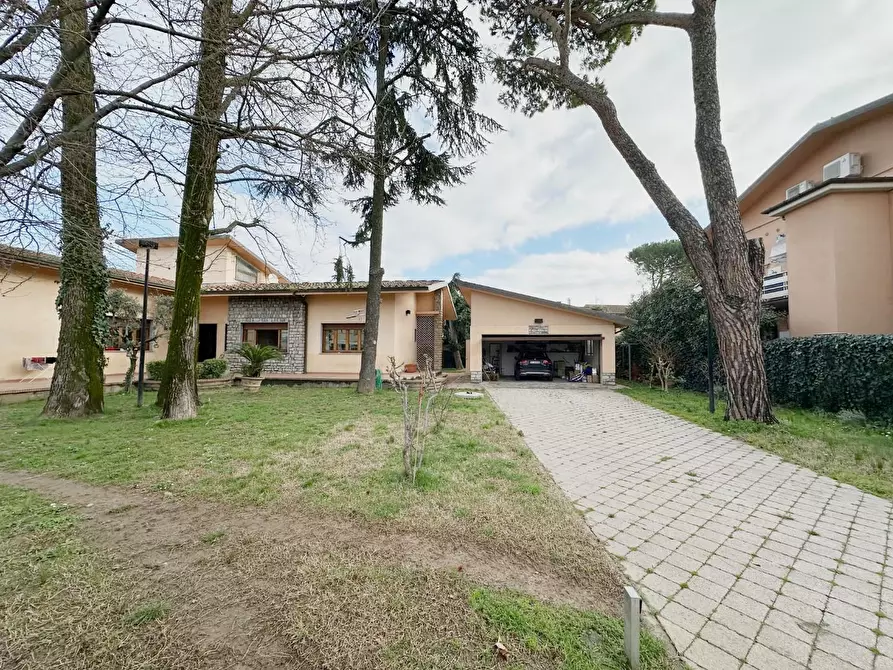 Immagine 1 di Villa in vendita  a Pieve A Nievole