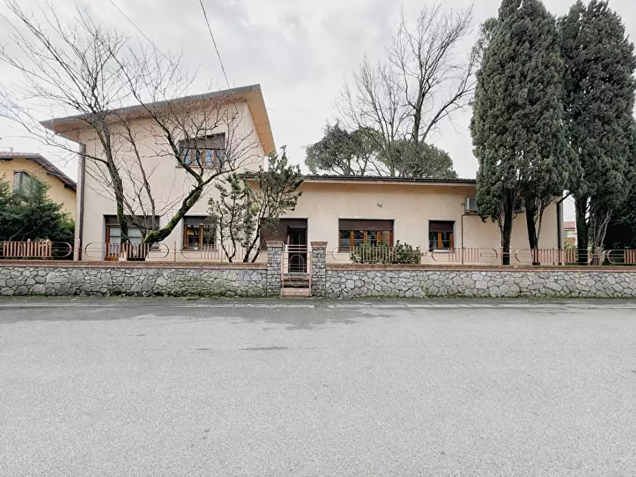 Immagine 2 di Villa in vendita  a Pieve A Nievole