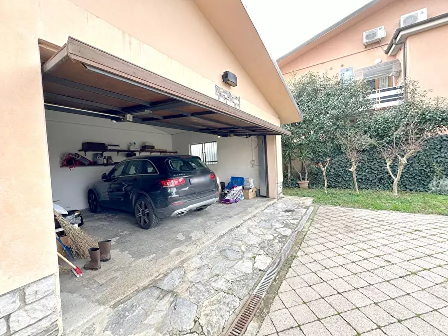 Immagine 27 di Villa in vendita  a Pieve A Nievole