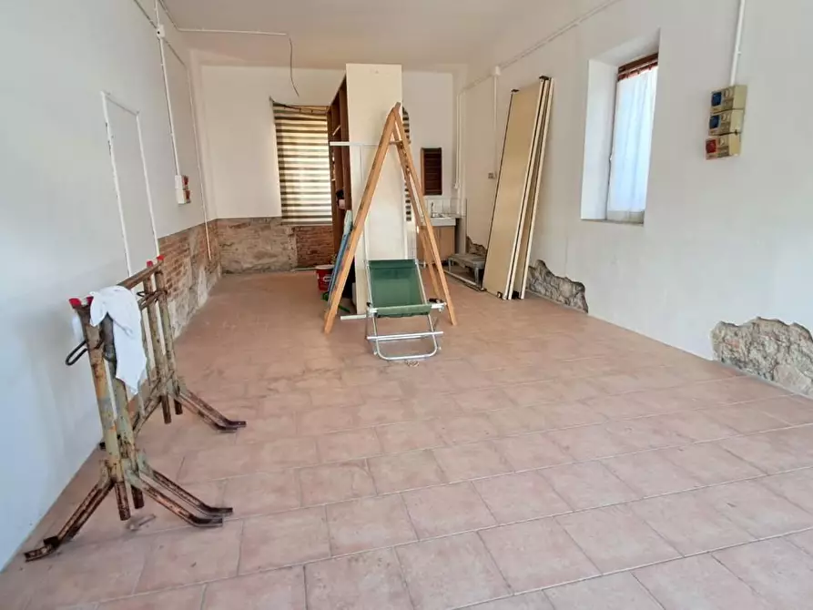 Immagine 3 di Locale commerciale in vendita  a Cecina