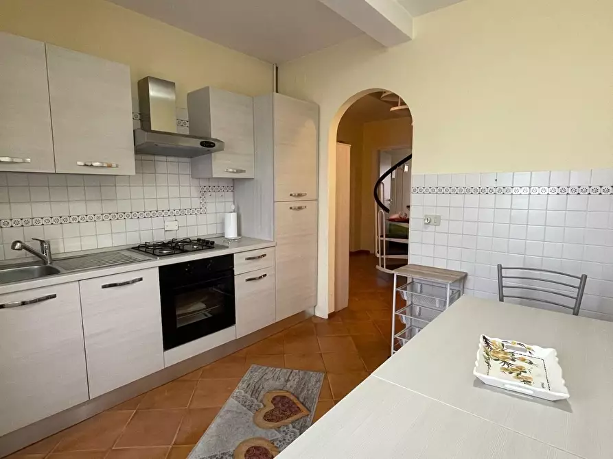 Immagine 1 di Appartamento in vendita  a Viareggio