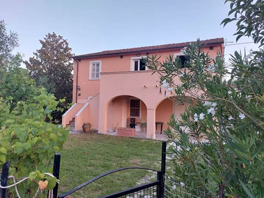 Immagine 1 di Porzione di casa in vendita  a Castelnuovo Magra